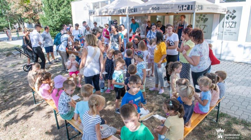 Csaknem ezret hajtottak, tekertek, töltöttek – Palacsinta Péntek a Vízivárosban